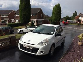 2010 Renault Clio. Only 45000 miles. Brilliant White. Excellent Condition.  image 8