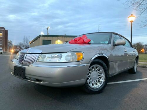 2001 LINCOLN TOWN CAR SIGNATURE SERIES MOON ROOF HEATED SEATS 45,000 MILES