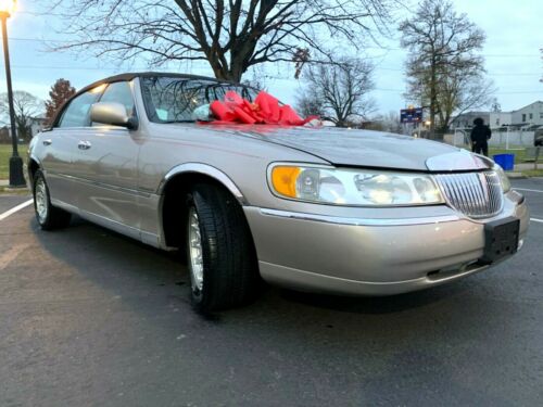 2001 LINCOLN TOWN CAR SIGNATURE SERIES MOON ROOF HEATED SEATS 45,000 MILES image 6