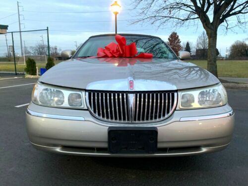 2001 LINCOLN TOWN CAR SIGNATURE SERIES MOON ROOF HEATED SEATS 45,000 MILES image 7