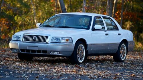 2008 MERCURY GRAND MARQUIS - LINCOLN TOWN CAR - 27K MILES - BRAND NEW - MUST SEE