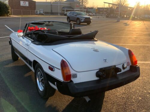 1979 MG-B ROADSTER GARAGED RUNNING GREAT CLASSIC AND COLLECTIBLE NO RESERVE image 1