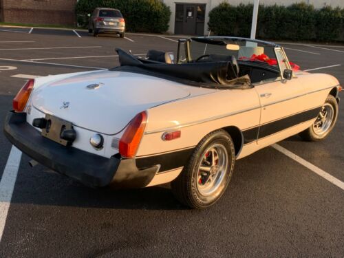 1979 MG-B ROADSTER GARAGED RUNNING GREAT CLASSIC AND COLLECTIBLE NO RESERVE image 2
