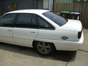 Holden Commodore Executive VP (1992) 4D Sedan 4 SP Auto. White. orONO image 1