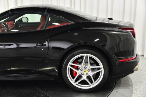 2015 Ferrari California T image 8