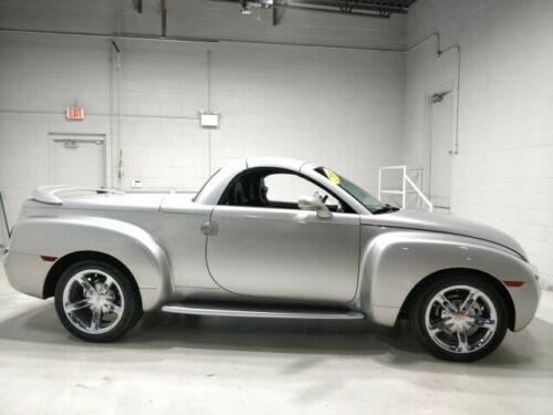 2005 Chevrolet SSR Roadster 6.0L V8 Ricochet Silver Metallic AVAILABLE NOW!! image 1
