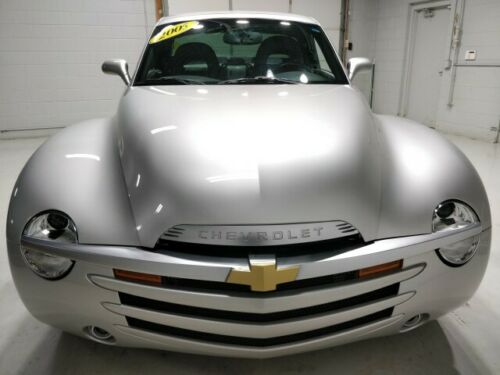 2005 Chevrolet SSR Roadster 6.0L V8 Ricochet Silver Metallic AVAILABLE NOW!! image 3