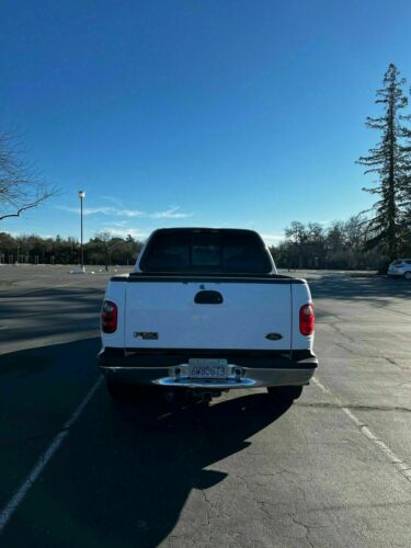 2002 Ford F-150 Pickup White RWD Automatic SUPERCREW image 3