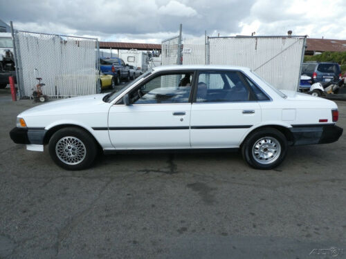 (OMR) 1987 Toyota Camry 4 Cylinder Automatic NO RESERVE image 2