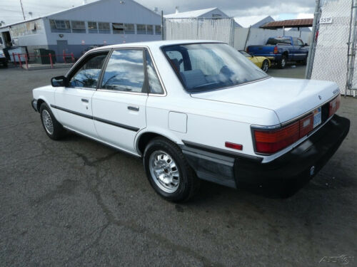(OMR) 1987 Toyota Camry 4 Cylinder Automatic NO RESERVE image 3